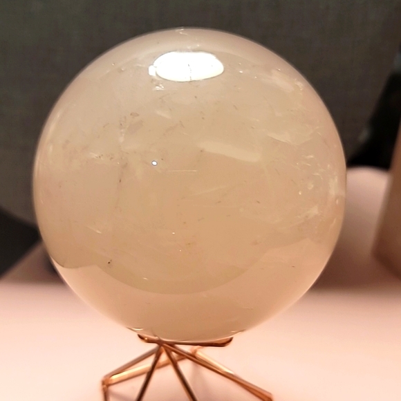 Rose quartz sphere - Picture 2 of 4